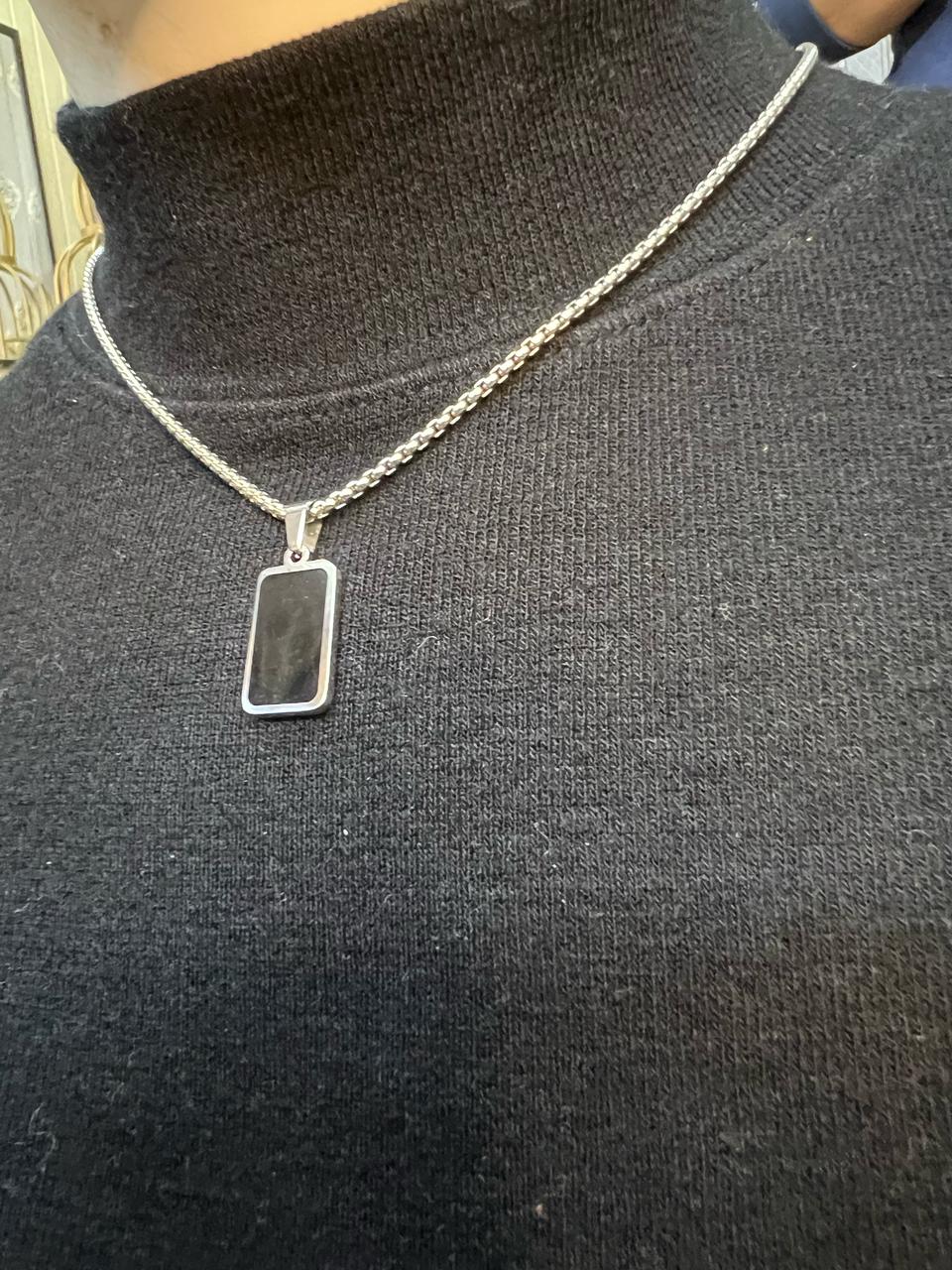 Silver pendant necklace