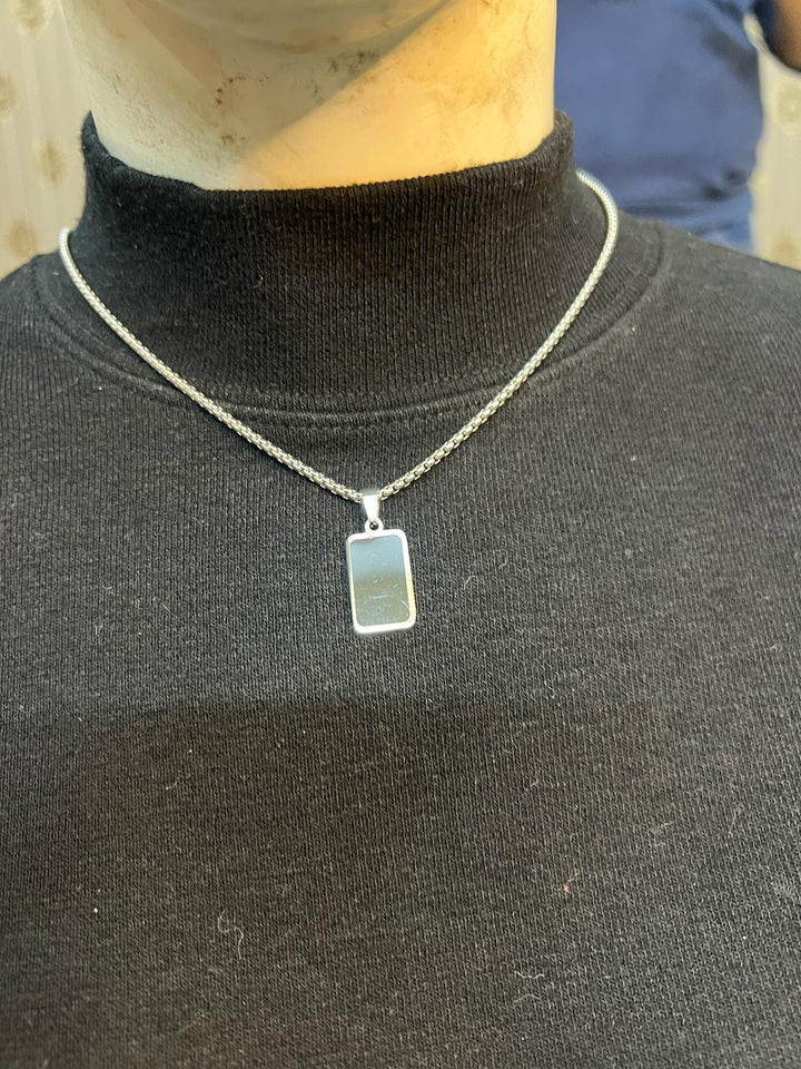 Silver pendant necklace