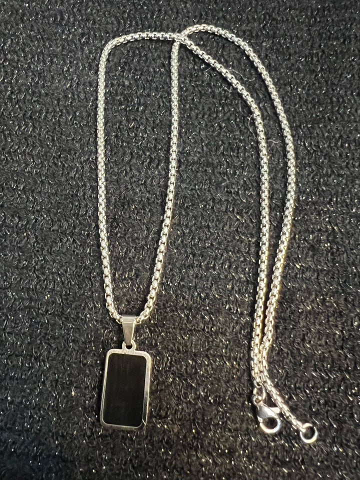 Silver pendant necklace