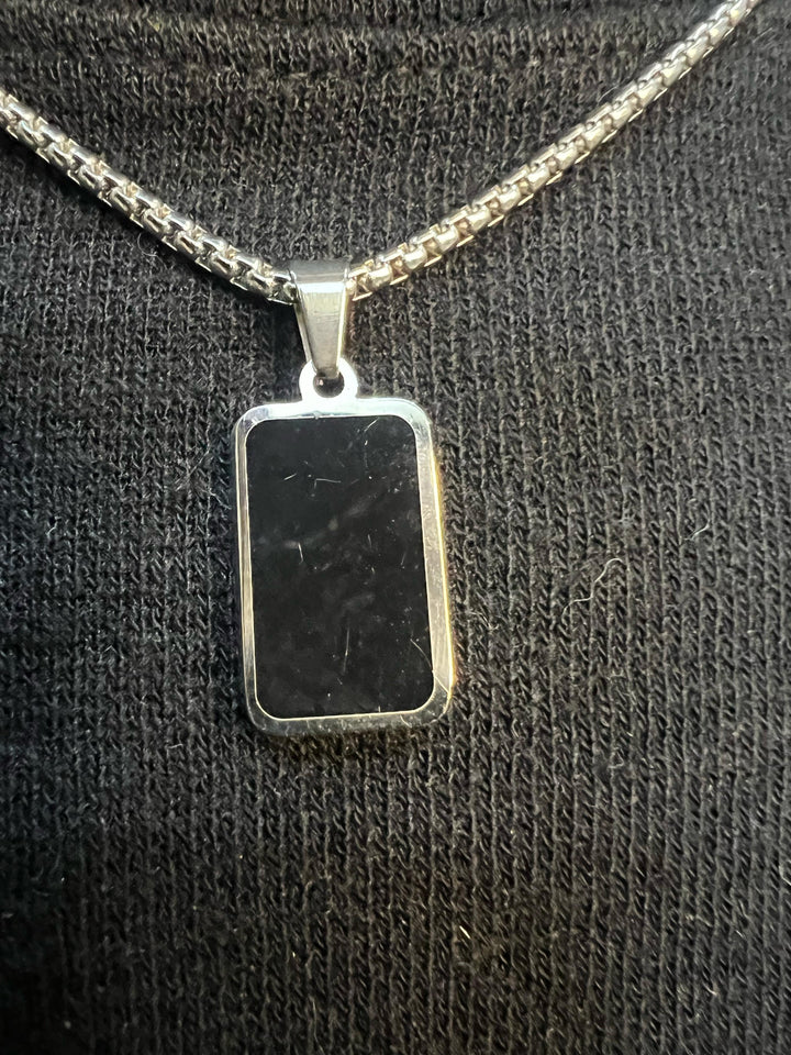 Silver pendant necklace