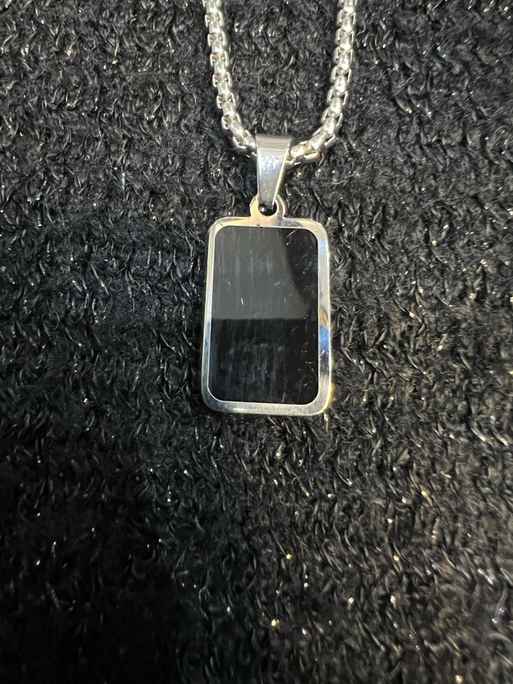 Silver pendant necklace
