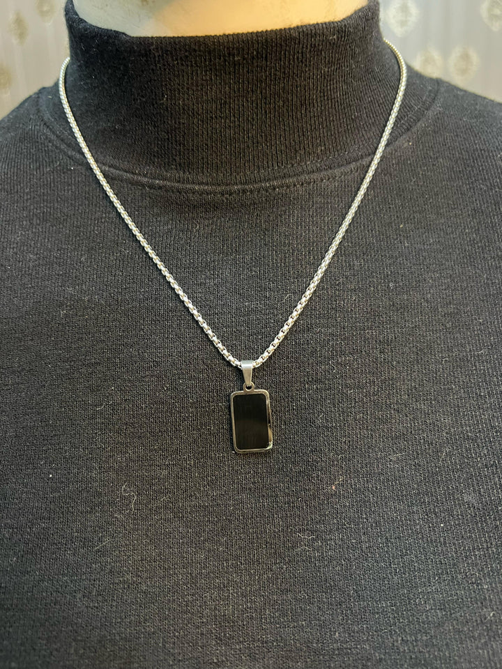Silver pendant necklace