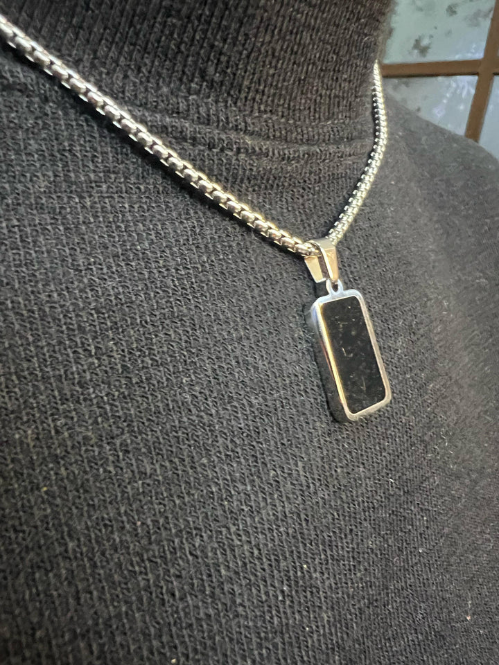 Silver pendant necklace