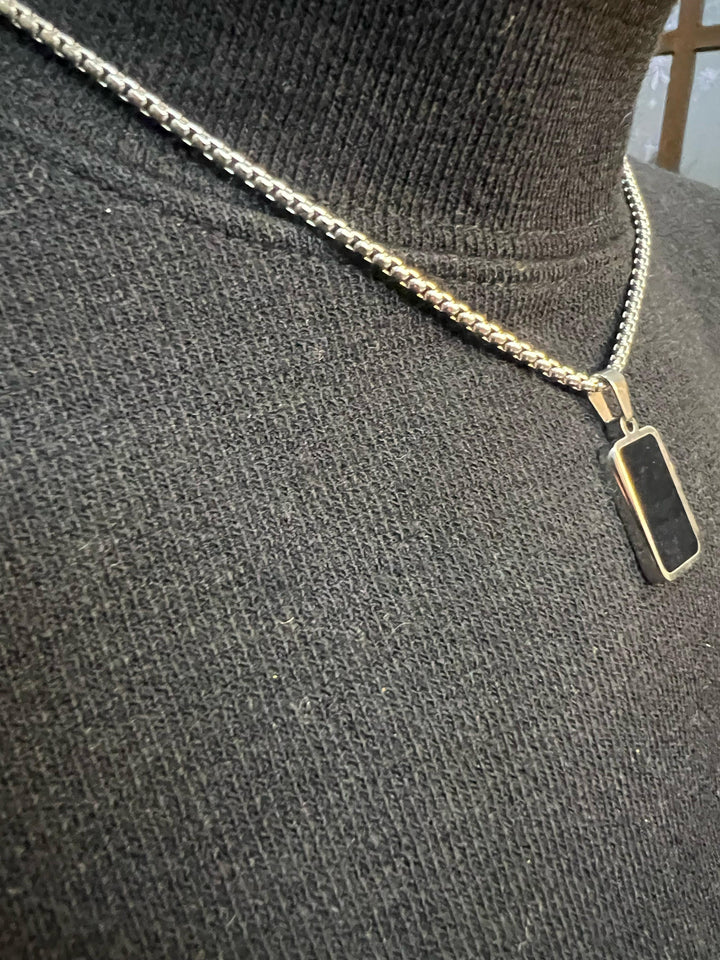 Silver pendant necklace