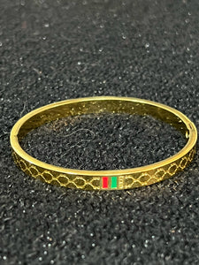 Gucci ! Golden with red and green stripes. (Ring, Bracelet & Pendent)